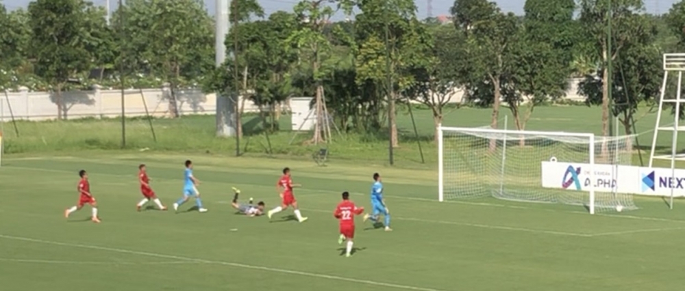 Bàn thắng của số 76 Văn Hưng đưa Hải Nam dẫn trước 1 -0
