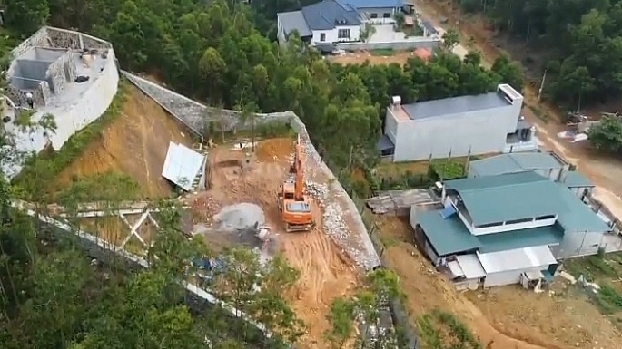 Phúc Yên (Vĩnh Phúc): Chủ công trình vi phạm trên đất rừng tự nguyện tháo dỡ