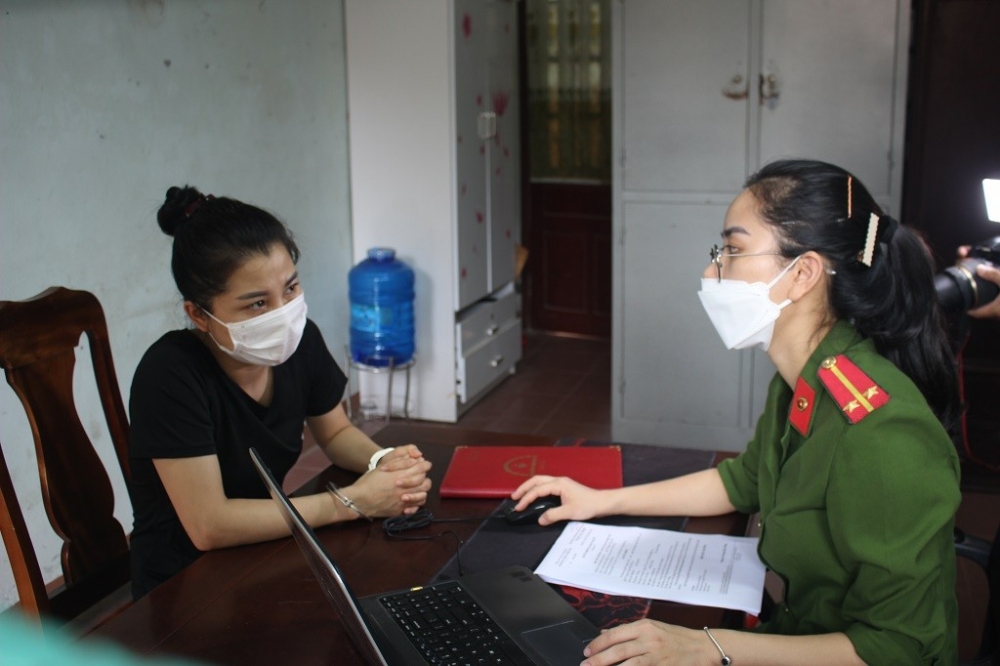 Cơ quan Công an làm việc với đối tượng Nguyễn Thị Hồng Ngọc (Nguồn: Công an tỉnh Nghệ An)