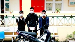 yen lac vinh phuc bat 3 thanh nien trom cap xe may lay tien choi game