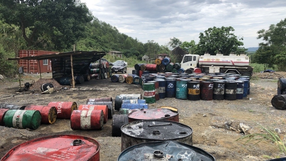 Nghệ An: Phát hiện cơ sở tái chế dầu nhớt thải trái phép quy mô lớn