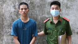 nghe an doi tuong 7 lan trom cap tai mot ngoi chua de lay tien choi game