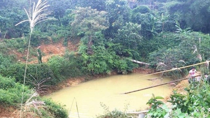 Tuyên Quang: Hai anh em ruột rơi xuống bể nước, một bé tử vong
