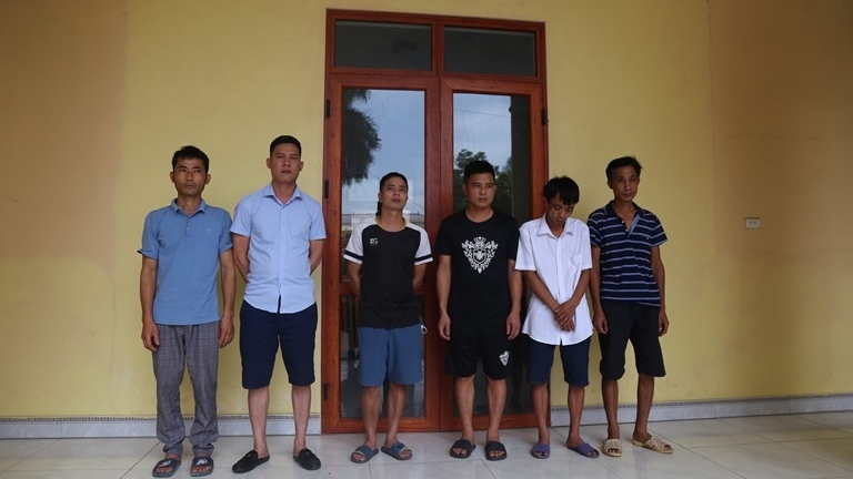 Vĩnh Phúc: Bắt quả tang 6 đối tượng đánh bạc bằng hình thức ba cây