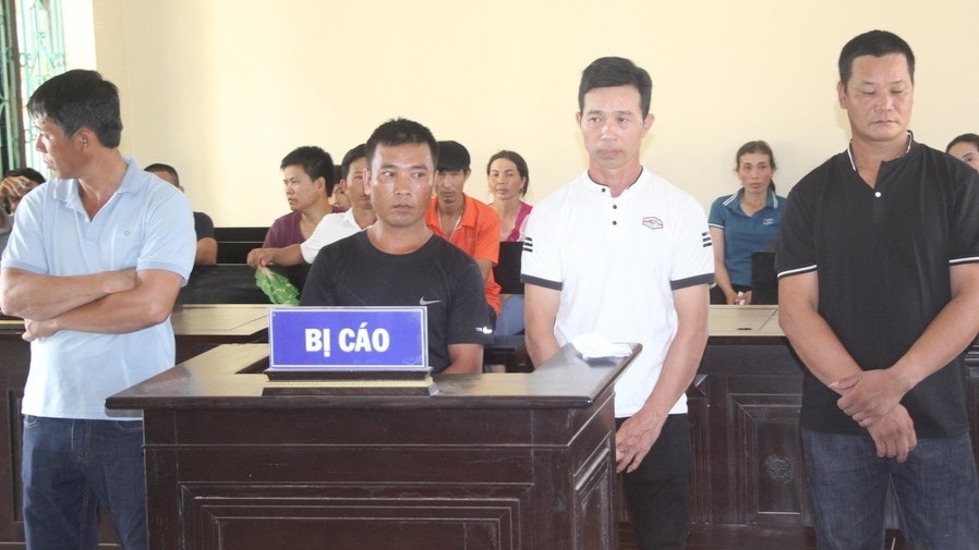 Nghệ An: 4 đối tượng sang nhà hàng xóm đánh bạc lãnh án tù