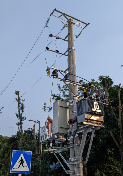 Hình ảnh đóng điện TBA Kiên Tràng 320kVA-35(22)/0,4kV tại thôn Kiên Tràng - xã Tam Quan - huyện Tam Đảo