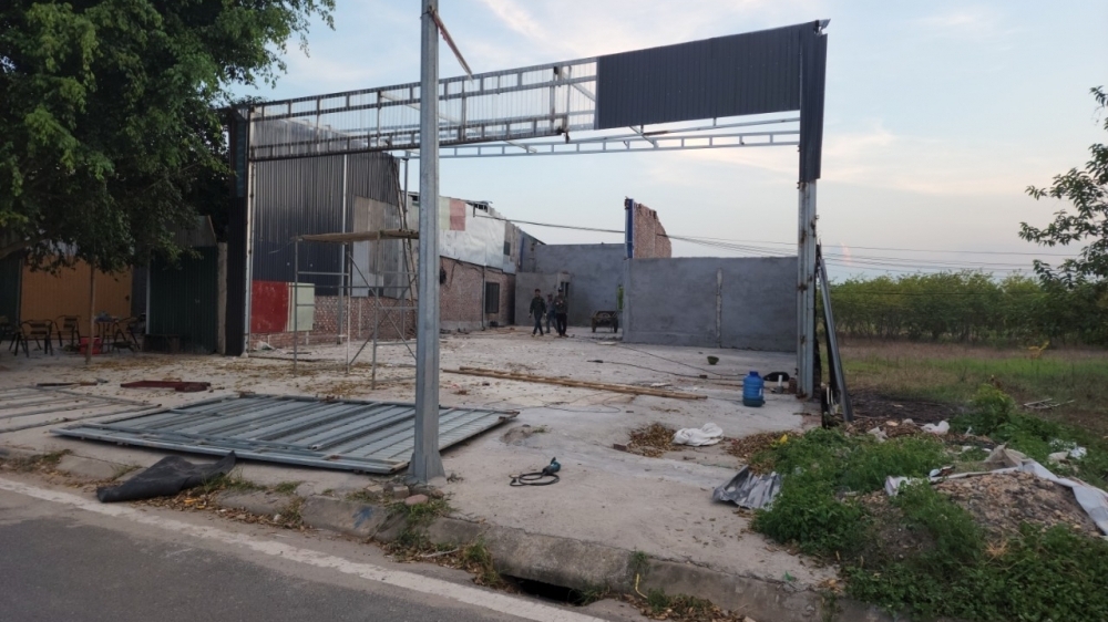 Vĩnh Phúc: Cưỡng chế, khắc phục hậu quả đối với 8 trường hợp vi phạm Luật đất đai tại xã Tân Tiến