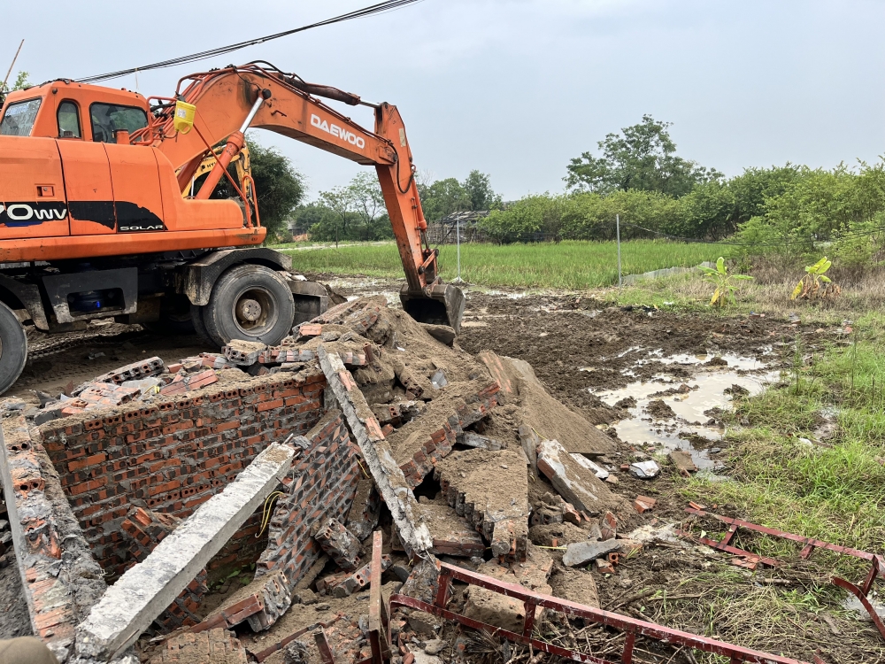 Vĩnh Tường: Cưỡng chế, tháo dỡ 8 trường hợp các công trình vi phạm Luật Đất đai ở Tân Tiến