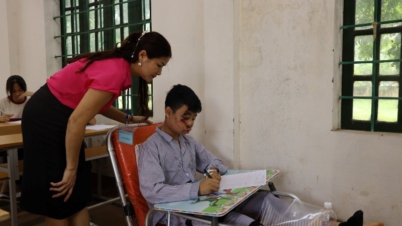 Vĩnh Phúc: Trung tâm y tế hỗ trợ xe đưa thí sinh bị tai nạn đi thi