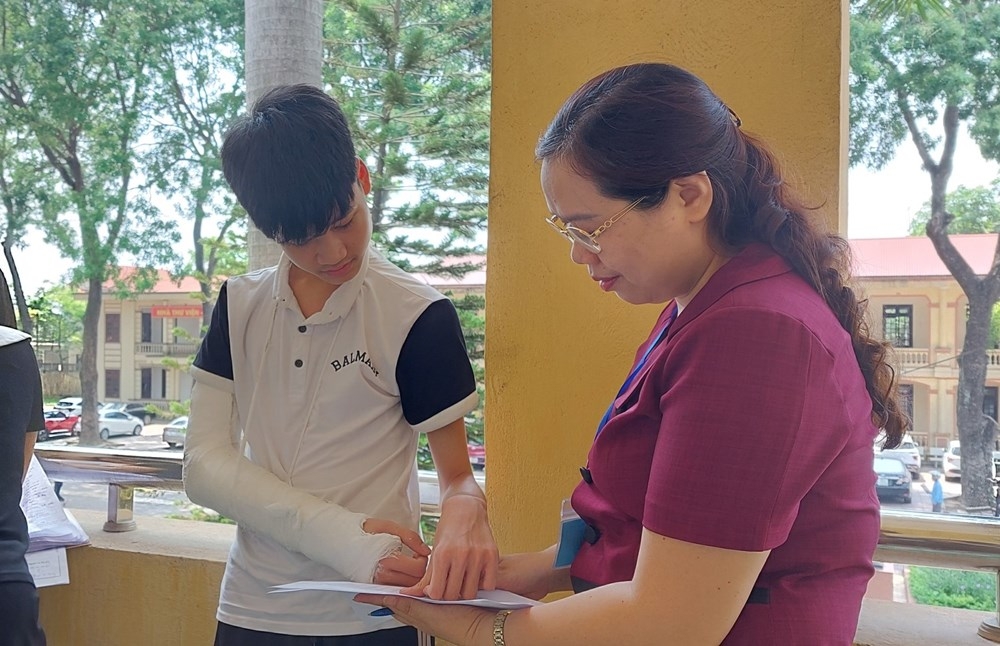 Trưởng điểm thi cũng quan tâm, hỗ trợ em Duyệt các thủ tục để dự thi vào 10 