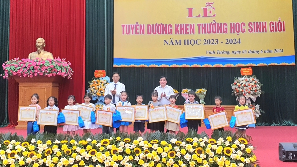Huyện Vĩnh Tường tuyên dương, khen thưởng 257 lượt học sinh giỏi