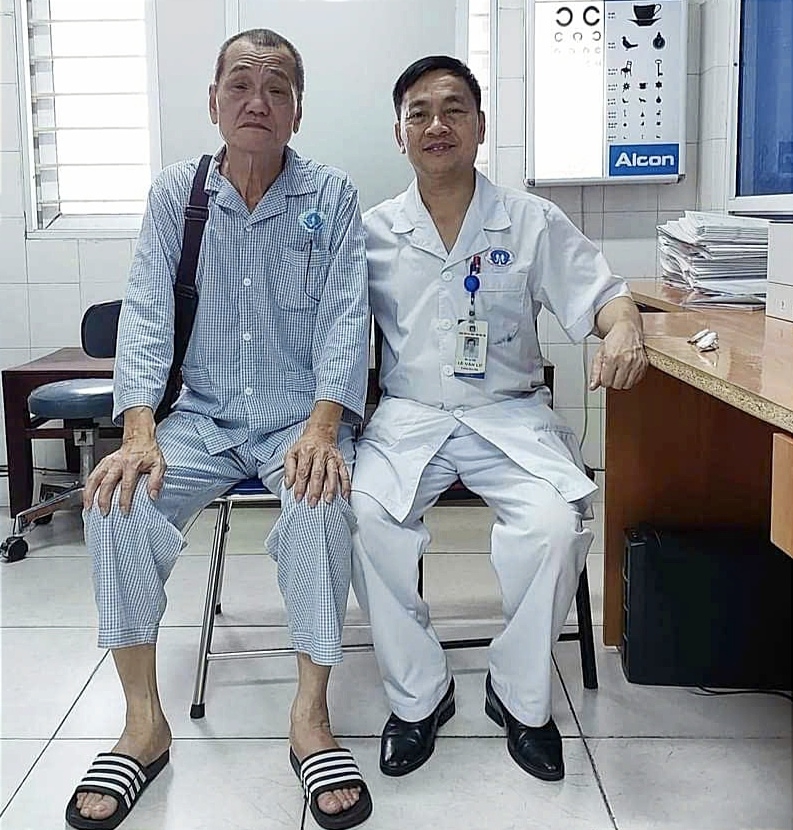 Phú Thọ: Phẫu thuật thành công người đàn ông ngoại quốc thay thủy tinh thể