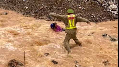 Thượng úy Công an Hà Giang cứu 3 người giữa dòng lũ cuốn