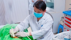 Phú Thọ: Thực hiện 2 kỹ thuật chuyên sâu điều trị u tuyến giáp và u vú