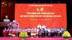 huyen yen lac tuyen duong giao vien hoc sinh co thanh tich xuat sac