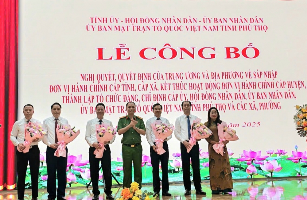 Phú Thọ: Công bố Nghị quyết thành lập tổ chức Đảng và công tác cán bộ xã Bình Nguyên