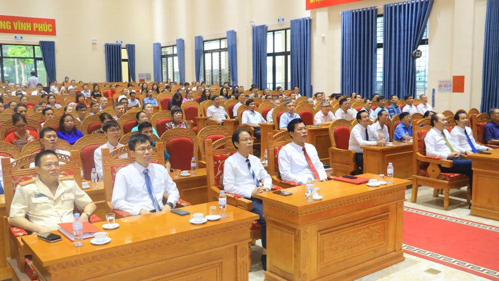 Các đại biểu tham dự lễ công bố các quyết định thành lập phường Vĩnh Phúc