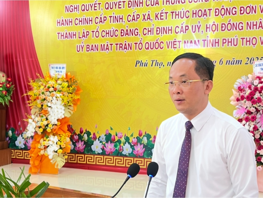  đồng chí ông Vũ Đức Kim ( ảnh trên) – Phó Bí thư Thường trực Đảng ủy xã Vĩnh Thành 