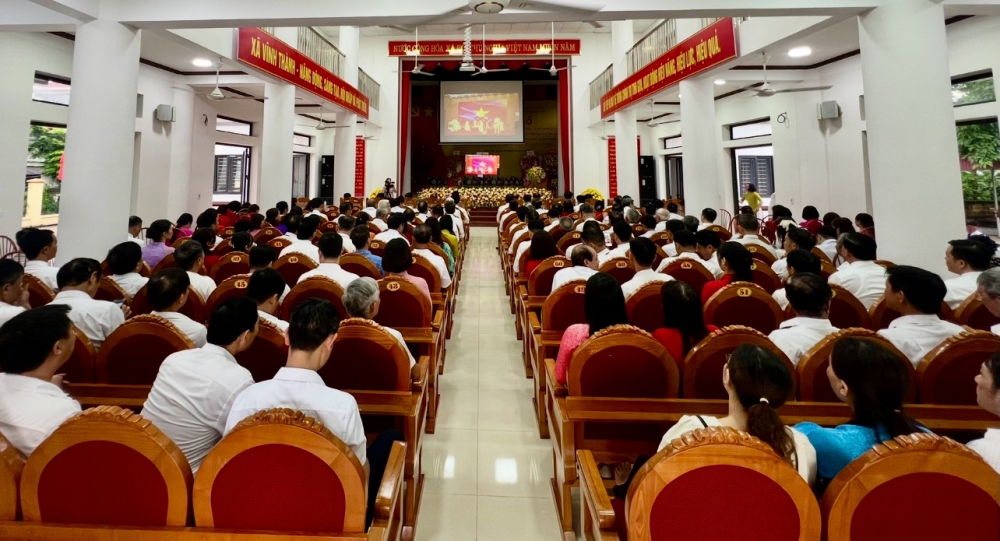 Quang cảnh buổi lễ công bố tại điểm cầu xã Vĩnh Thành, Phú Thọ