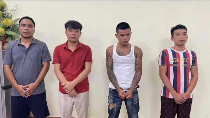 Tạm giữ hình sự 4 người liên quan vụ nổ súng trên phố ở Lào Cai