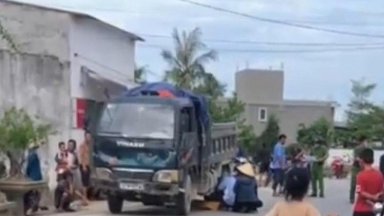 Nghệ An: Bé trai tử vong dưới bánh xe tải
