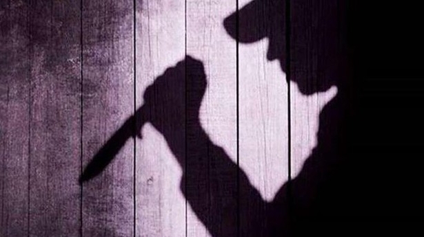 Yên Bái: Dùng dao chém vợ nhiều nhát vì ghen tuông