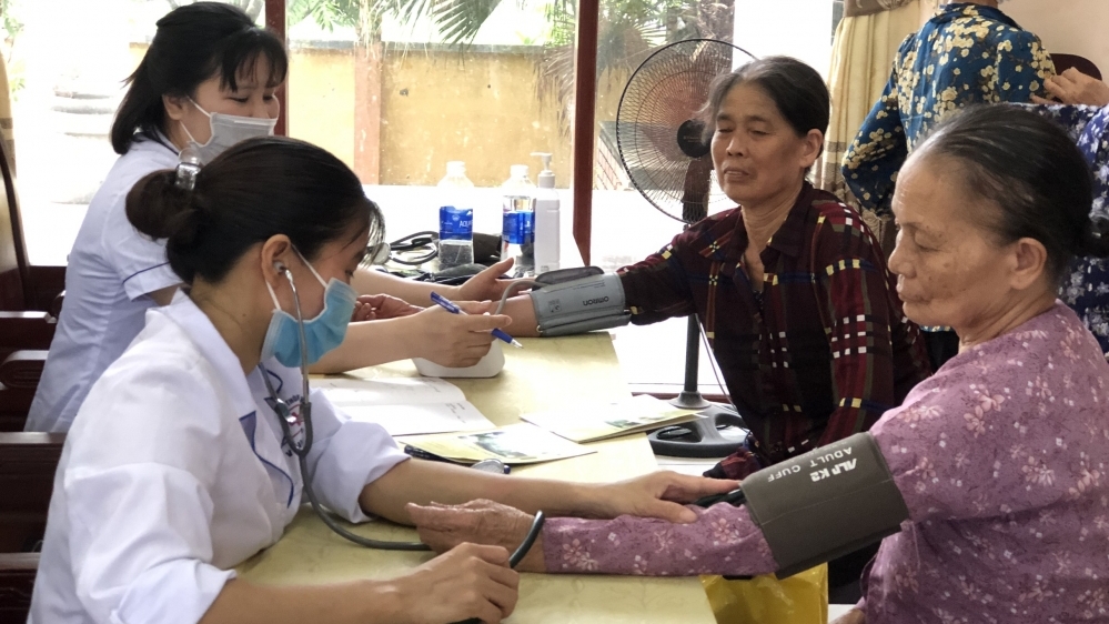 Bệnh viện Giao thông vận tải Vĩnh Phúc “Khám mắt chuyên sâu” cho người cao tuổi