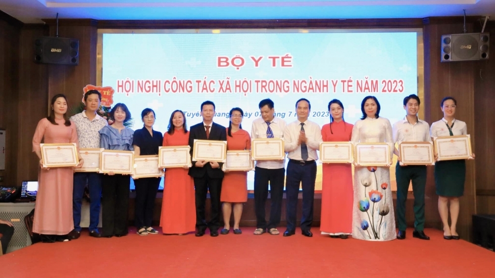 Bệnh viện Đa khoa tỉnh Vĩnh Phúc đón nhận bằng khen của Bộ Y tế