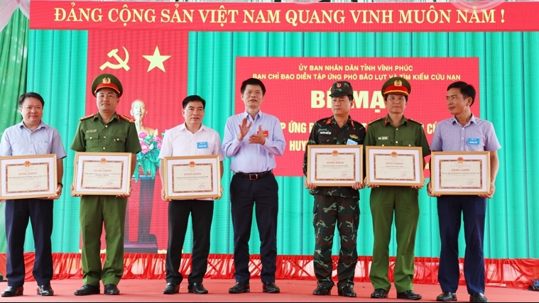 Vĩnh Tường - Vĩnh Phúc: Diễn tập ứng phó bão, lụt và tìm kiếm cứu nạn