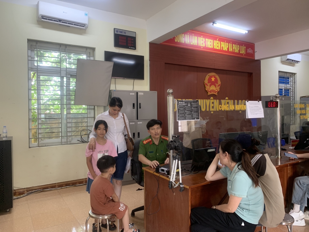 Công an huyện Yên Lạc triển khai cấp thẻ căn cước cho trẻ em