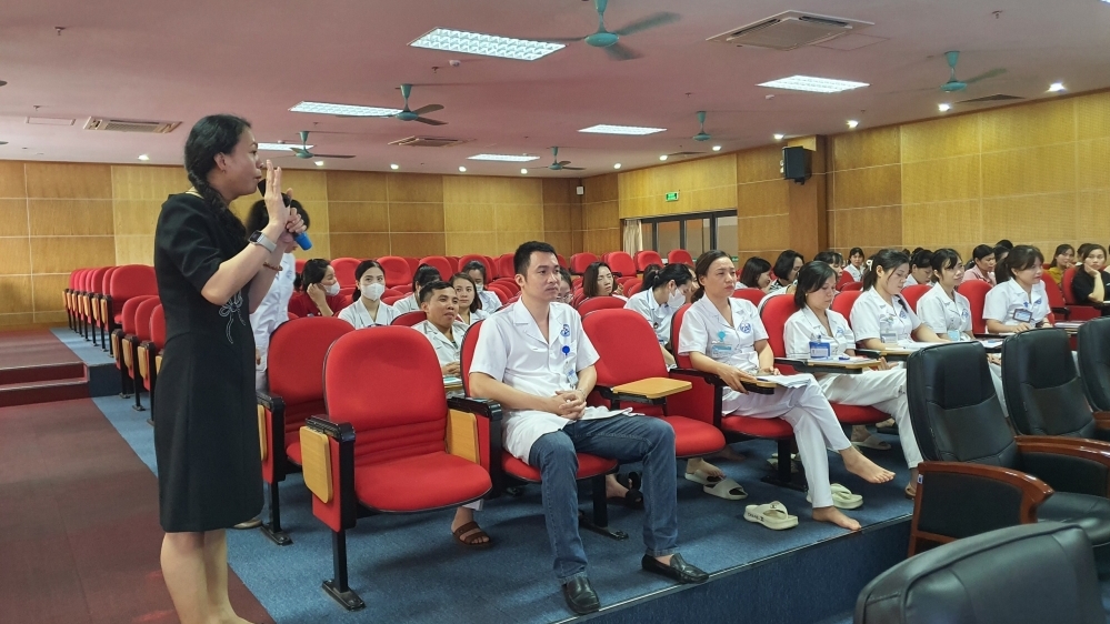 Bệnh viện Sản Nhi tỉnh Vĩnh Phúc tập huấn nghiệp vụ, kỹ năng tiếp đón bệnh nhân