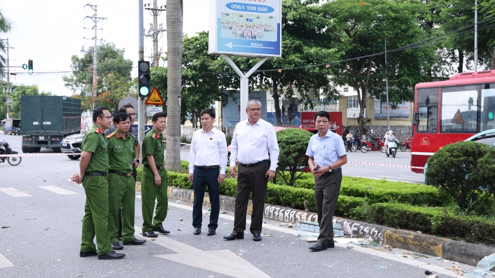 Các nạn nhân vụ nổ ở Vĩnh Phúc được chuyển xuống Hà Nội điều trị