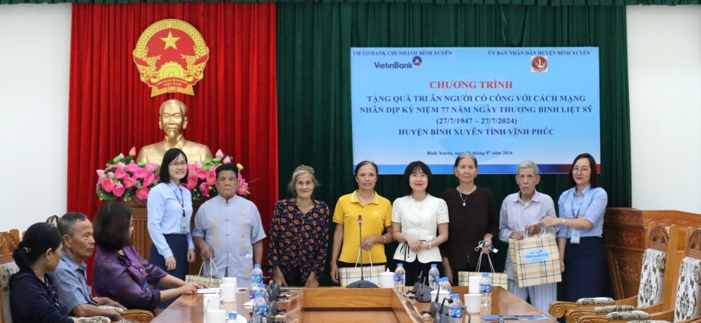  bà Lê Thị Thu Hường – Phó Giám đốc Ngân hàng công thương VietinBank