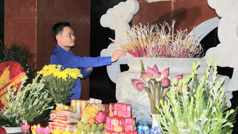 Tuổi trẻ Bình Xuyên tổ chức Lễ “Thắp nến tri ân” các Anh hùng liệt sỹ