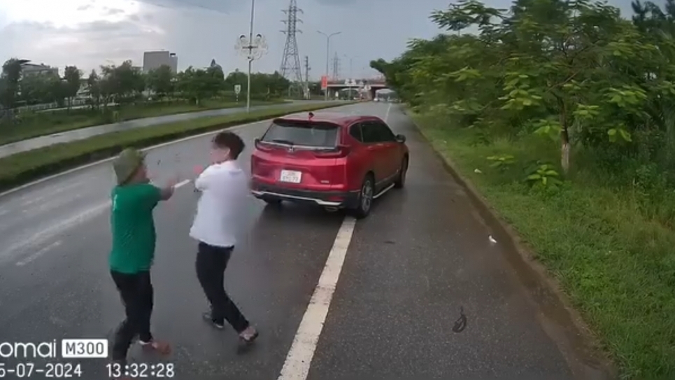 Vĩnh Phúc: Bác tin một trưởng phòng Nội vụ lái xe đánh võng trên đường