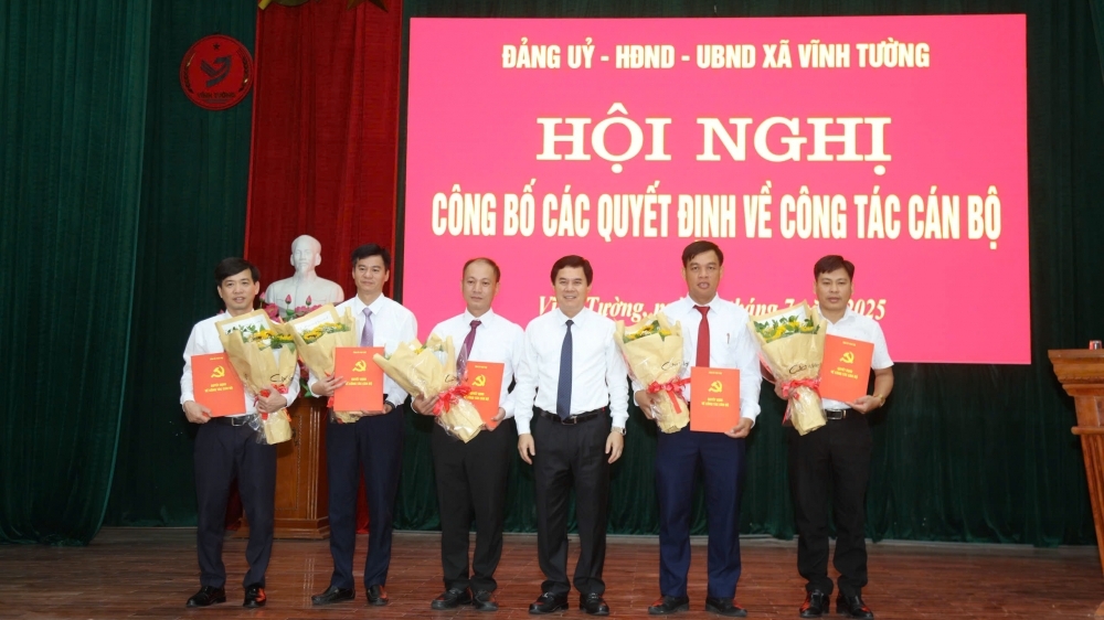 Phú Thọ: Xã Vĩnh Tường công bố các quyết định về công tác cán bộ