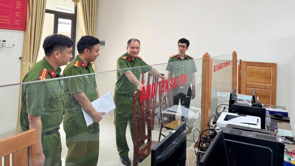 Phó Giám đốc Công an Phú Thọ thị sát tại Công an xã Bình Xuyên