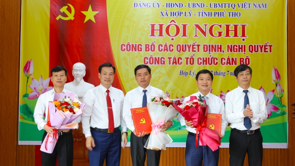 Phú Thọ: Công bố tổ chức bộ máy và công tác cán bộ tại xã Hợp Lý
