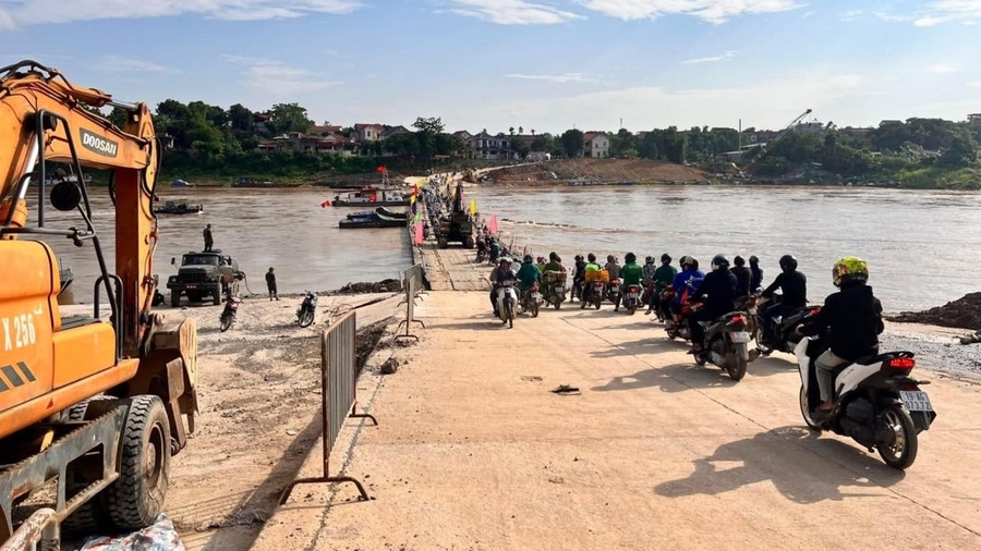 Phú Thọ: Cầu phao Phong Châu hoạt động trở lại từ ngày 8/7