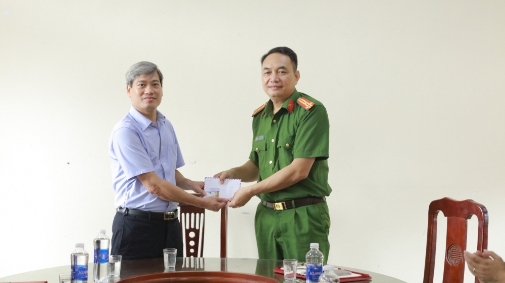 Phú Thọ: Khen thưởng công an xã kịp thời phát hiện, xử lý vi phạm đất đai