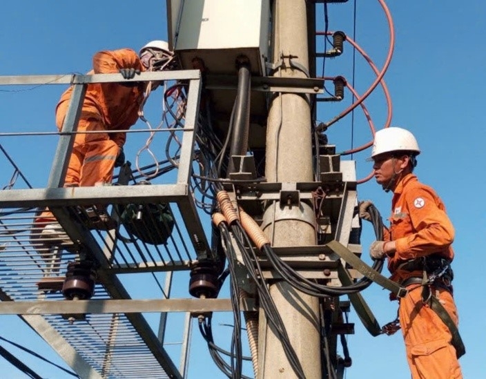 Công nhân điện lực Phú Thọ gồng mình dưới nắng nóng, đảm bảo cấp điện phục vụ nhân dân