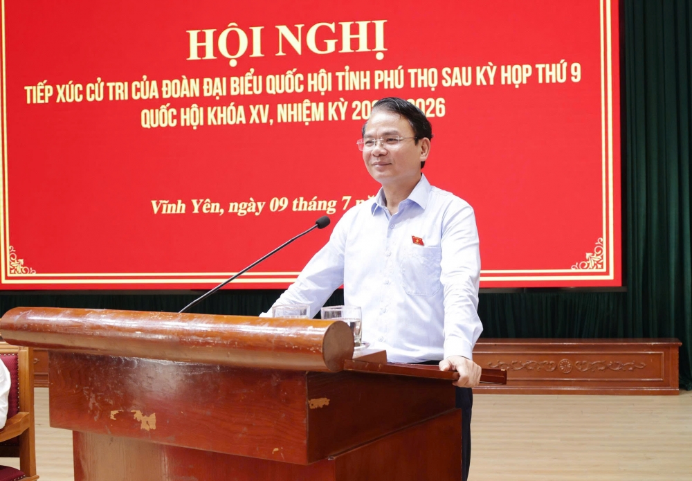 Đồng chí Đặng Xuân Phong, Ủy viên BCH Trung ương Đảng, Bí thư Tỉnh ủy phát biểu và tiếp thu ý kiến, kiến nghị của các cử tri phường Vĩnh Yên.