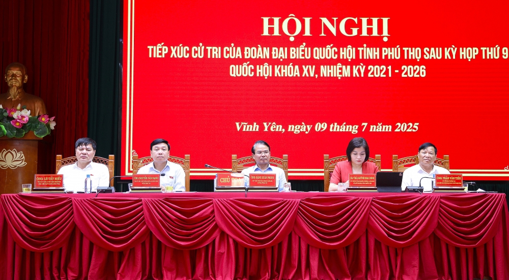 Bí thư Tỉnh ủy Phú Thọ tiếp xúc cử tri tại phường Vĩnh Yên