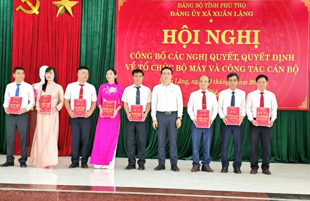 Phú Thọ: Công bố tổ chức bộ máy và công tác cán bộ tại xã Xuân Lãng