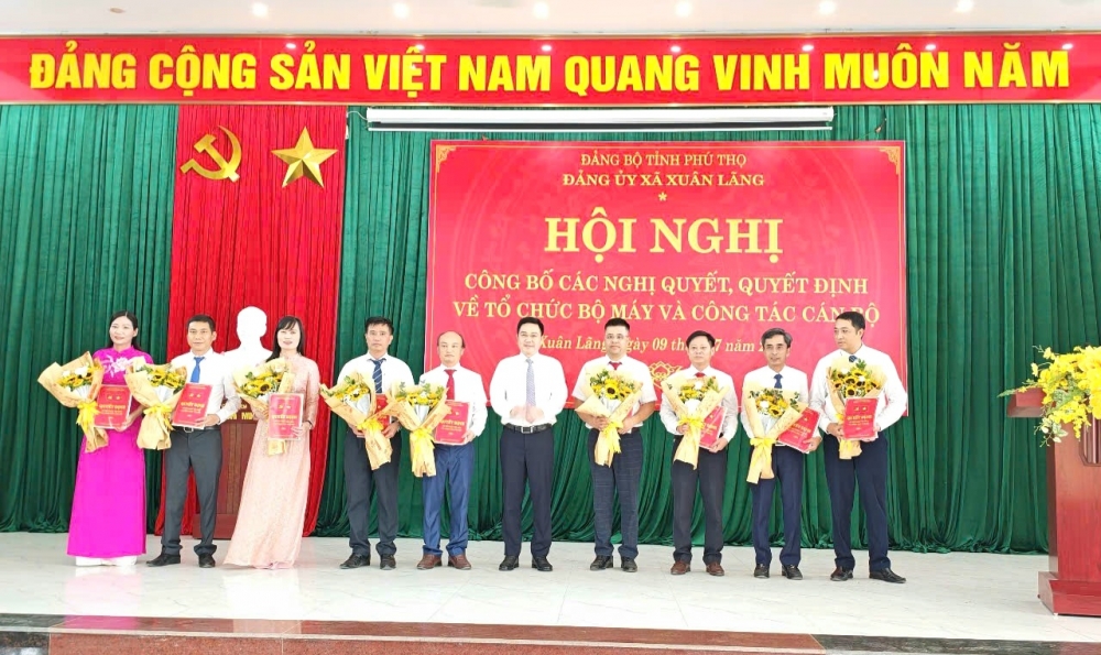 Phú Thọ: Công bố tổ chức bộ máy và công tác cán bộ tại xã Xuân Lãng