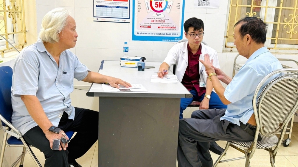 Trung tâm Y tế khu vực Phúc Yên khám chữa bệnh cho thân nhân gia đình chính sách