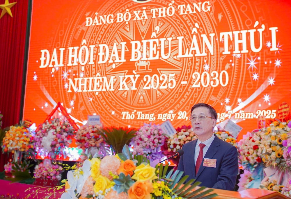 Bí thư Đảng ủy xã Thổ Tang Đàm Hữu Khanh phát biểu tại Đại hội
