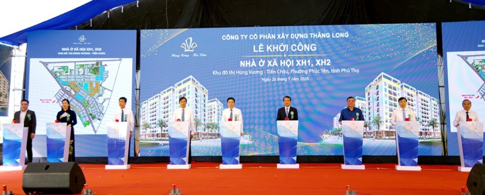 Các đại biểu nhấn nút khởi công dự án Các đại biểu nhấn nút khởi công dự án