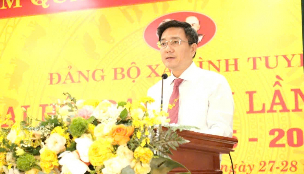 Đồng chí Vũ Việt Văn, Phó Chủ tịch UBND tỉnh Phú Thọ phát biểu tại đại hội