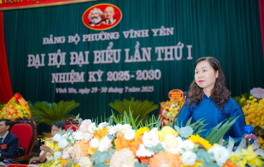 Đồng chí Bùi Thị Thu Hằng , Ủy viên Ban Thường vụ Tỉnh ủy, Phó Chủ tịch Ủy ban Mặt trận Tổ quốc Việt Nam tỉnh Phú Thọ phát biểu tại đại hội